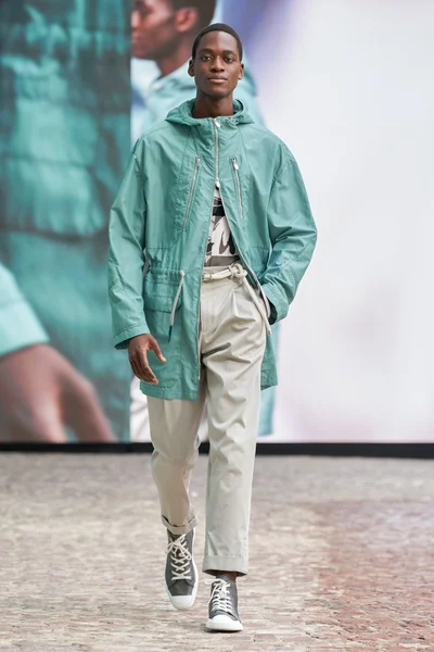 Look 3